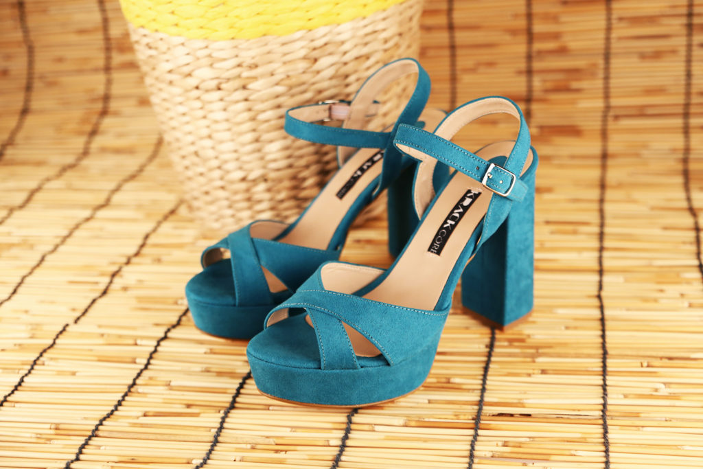 zapatos perfectos para verano sandalias de tacon con plataforma alta azul